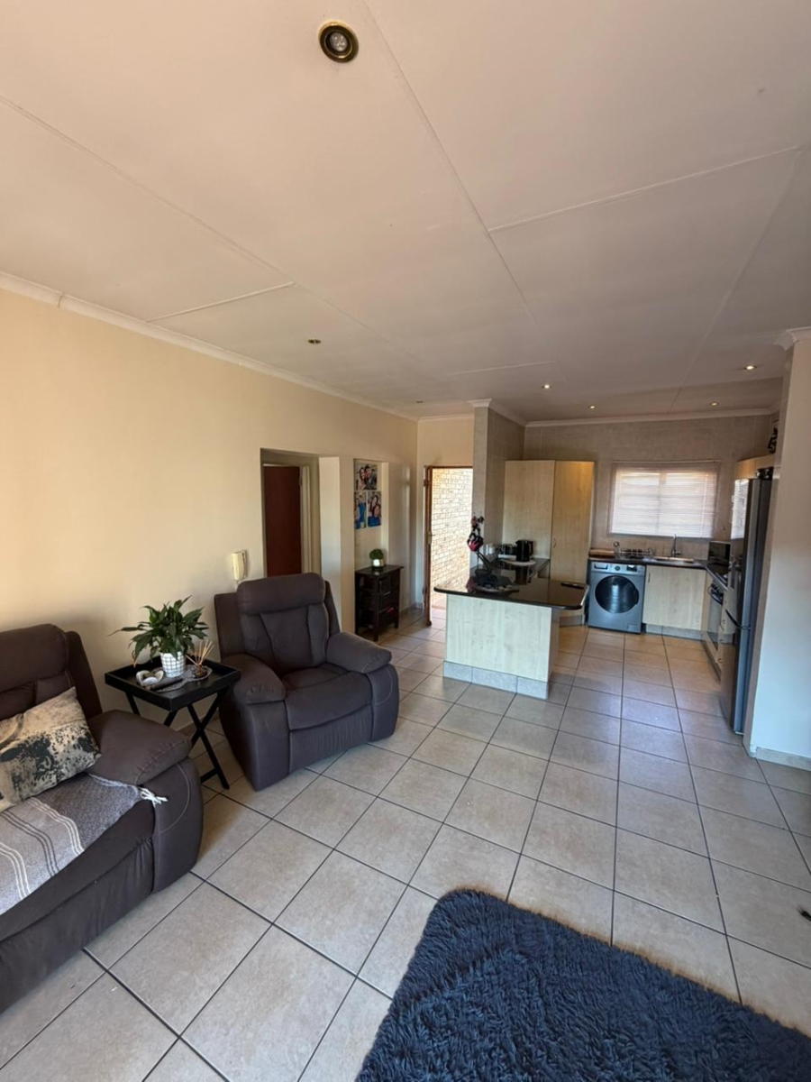 To Let 2 Bedroom Property for Rent in Sonneveld Gauteng