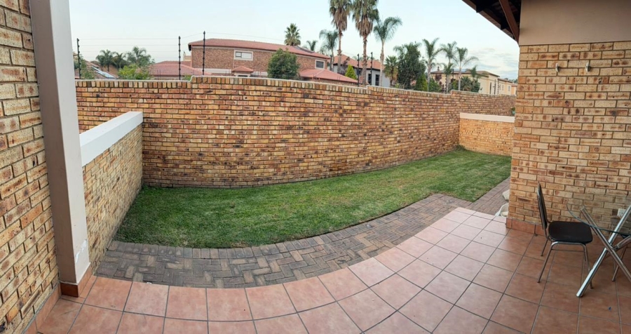 To Let 2 Bedroom Property for Rent in Sonneveld Gauteng