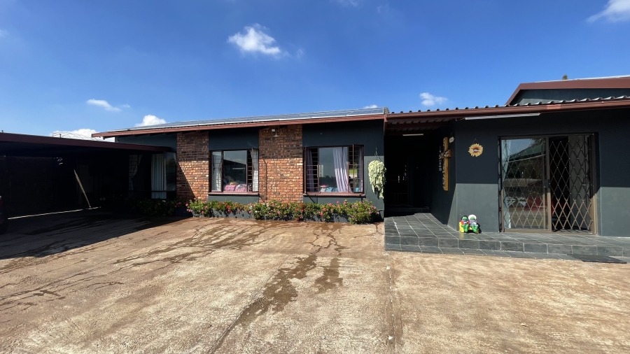 4 Bedroom Property for Sale in The Reeds Gauteng