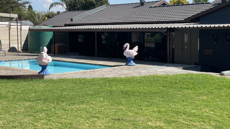 4 Bedroom Property for Sale in The Reeds Gauteng