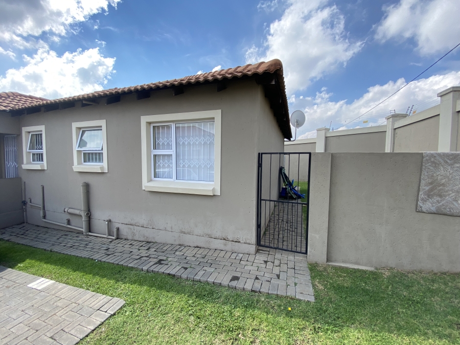2 Bedroom Property for Sale in Rynfield A H Gauteng