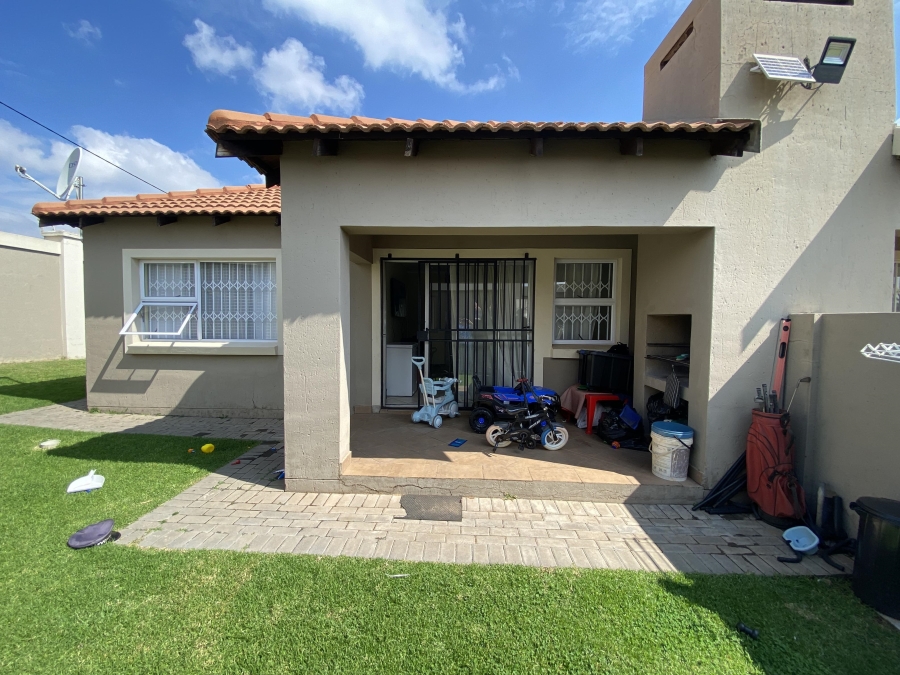 2 Bedroom Property for Sale in Rynfield A H Gauteng