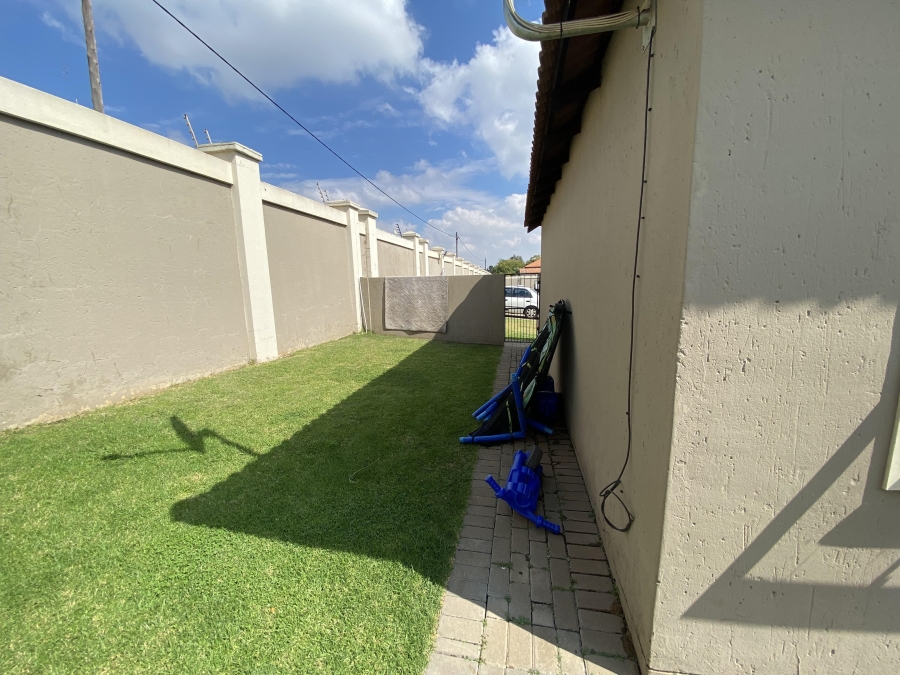 2 Bedroom Property for Sale in Rynfield A H Gauteng