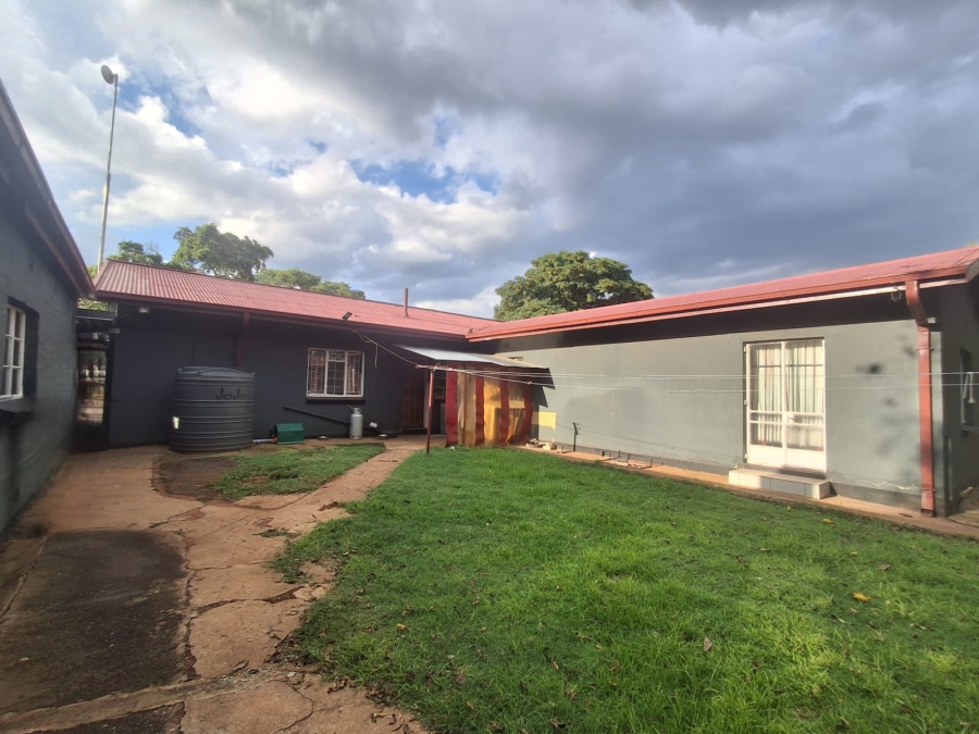 5 Bedroom Property for Sale in Duncanville Gauteng