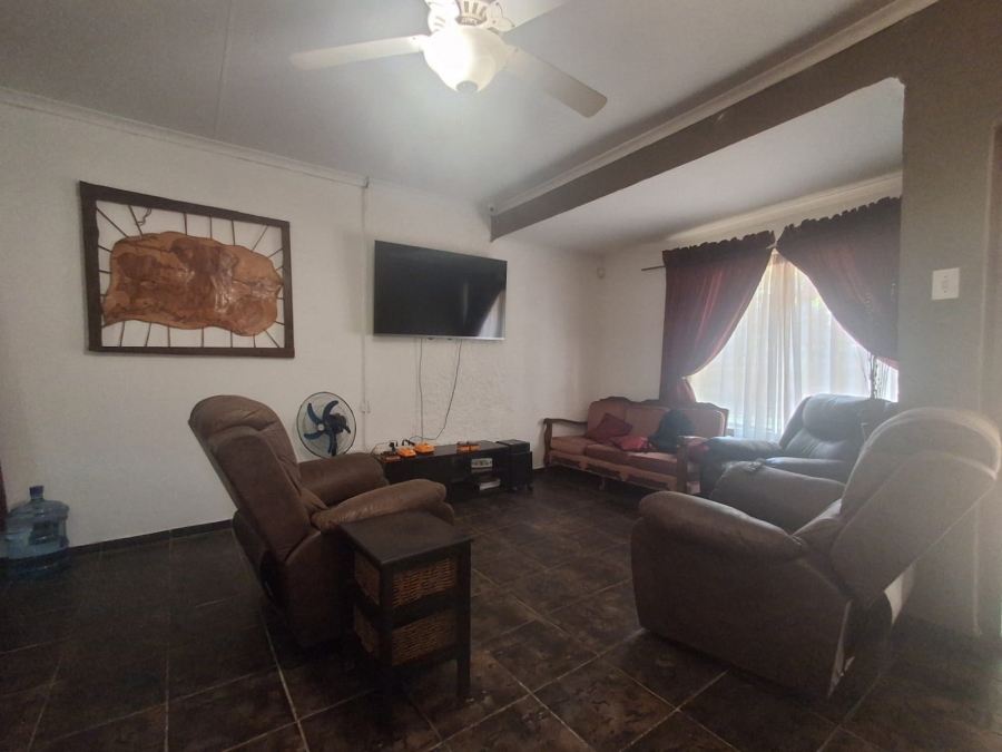 5 Bedroom Property for Sale in Duncanville Gauteng