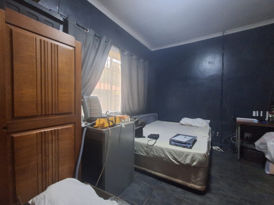 5 Bedroom Property for Sale in Duncanville Gauteng