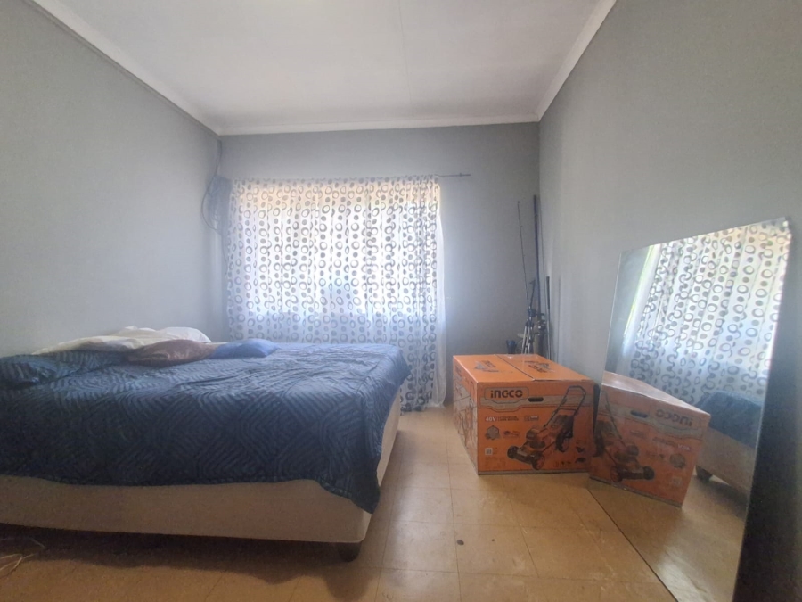 5 Bedroom Property for Sale in Duncanville Gauteng