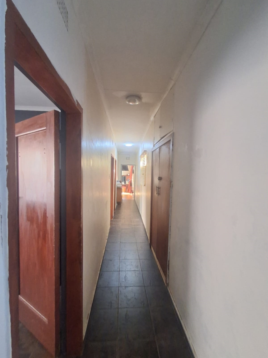 5 Bedroom Property for Sale in Duncanville Gauteng