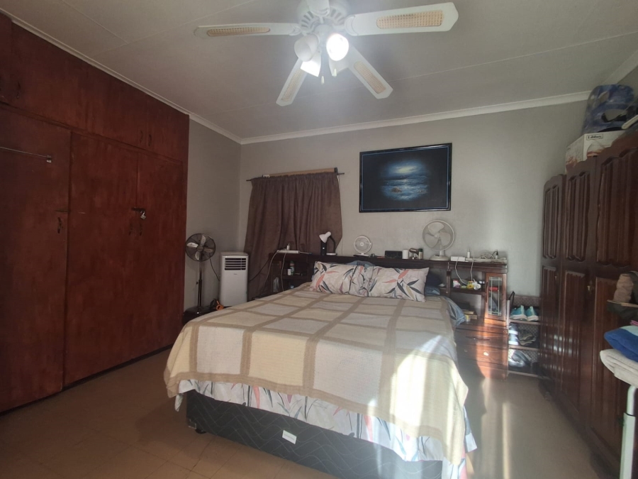 5 Bedroom Property for Sale in Duncanville Gauteng