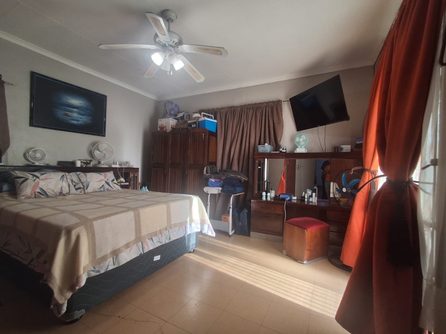 5 Bedroom Property for Sale in Duncanville Gauteng