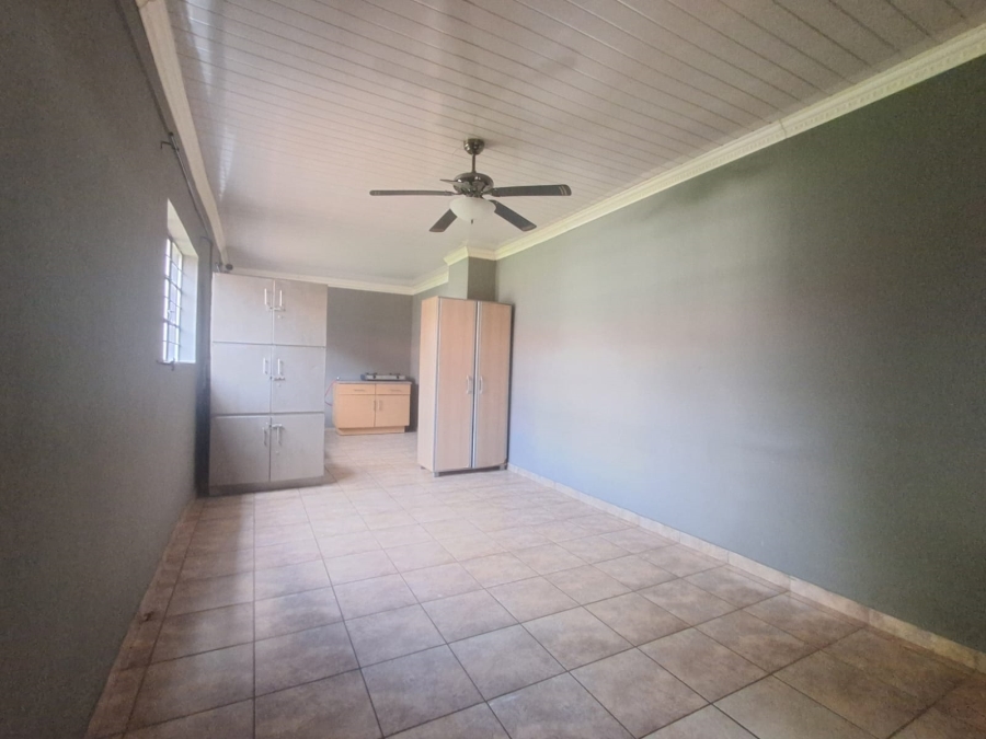 5 Bedroom Property for Sale in Duncanville Gauteng