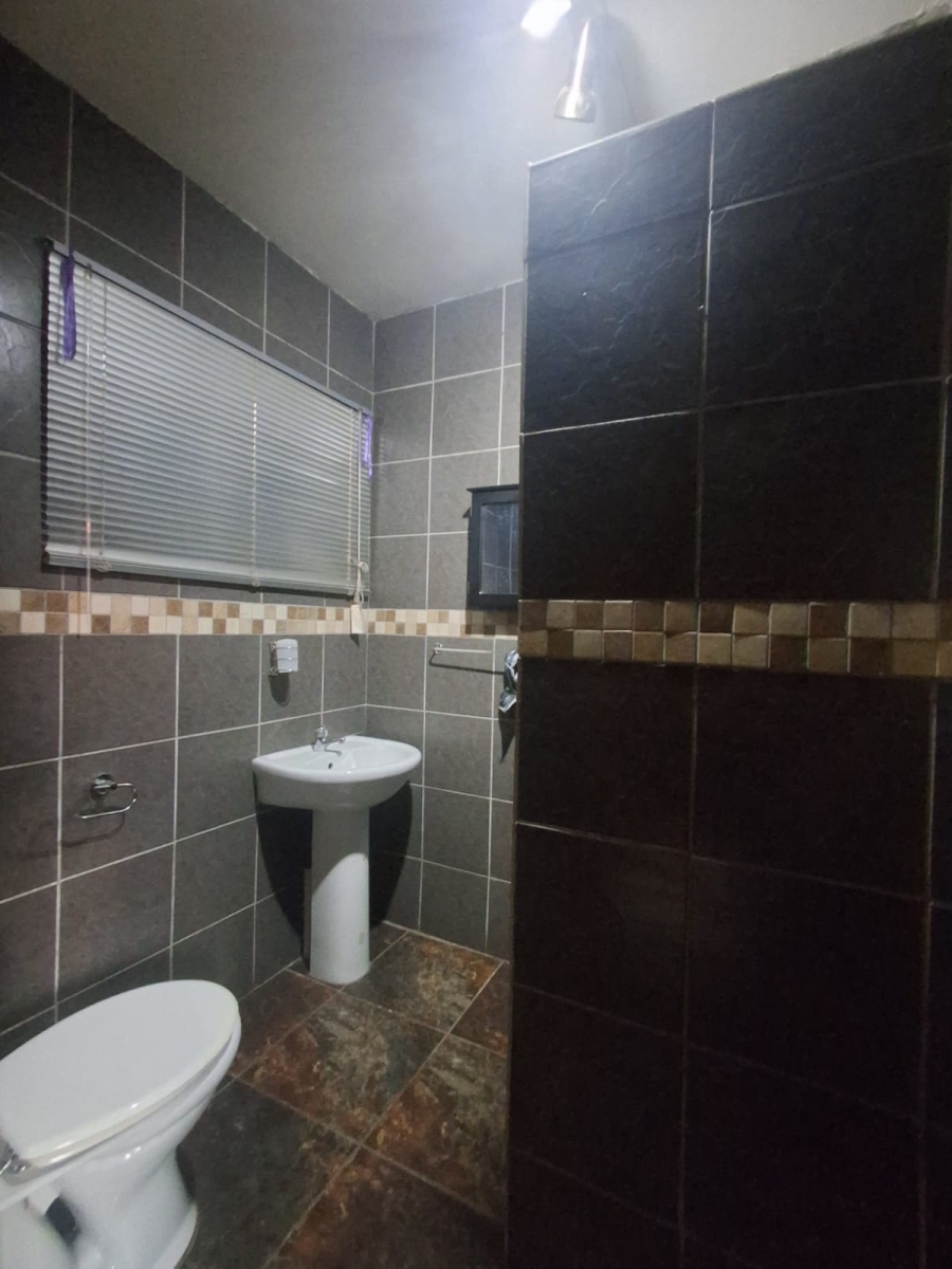 5 Bedroom Property for Sale in Duncanville Gauteng