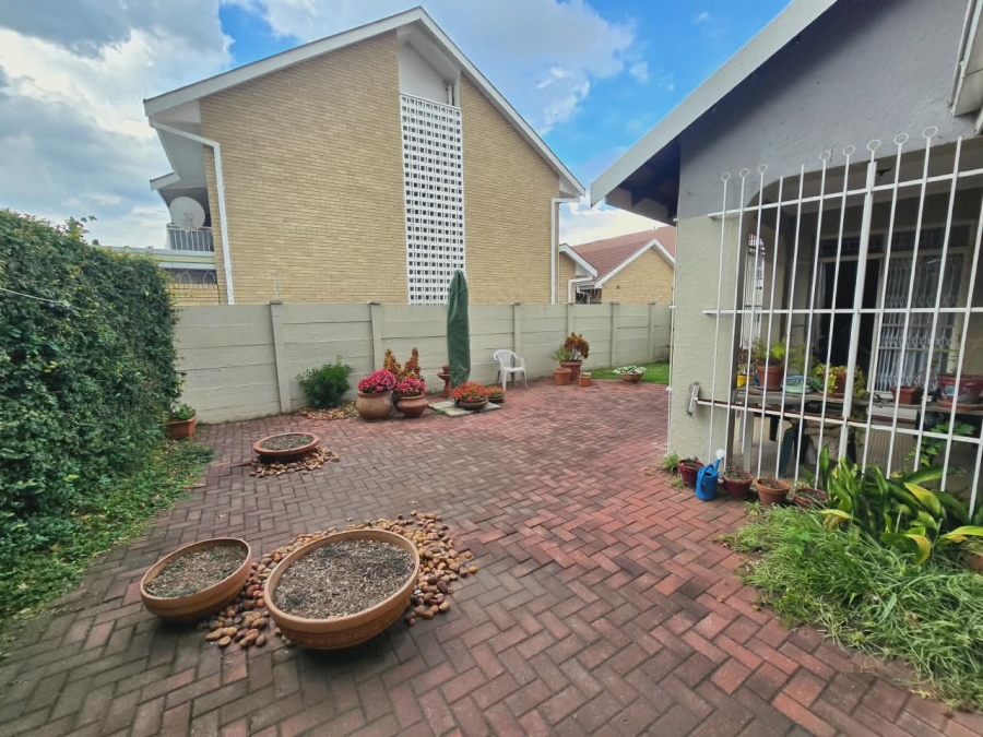 3 Bedroom Property for Sale in Three Rivers Proper Gauteng