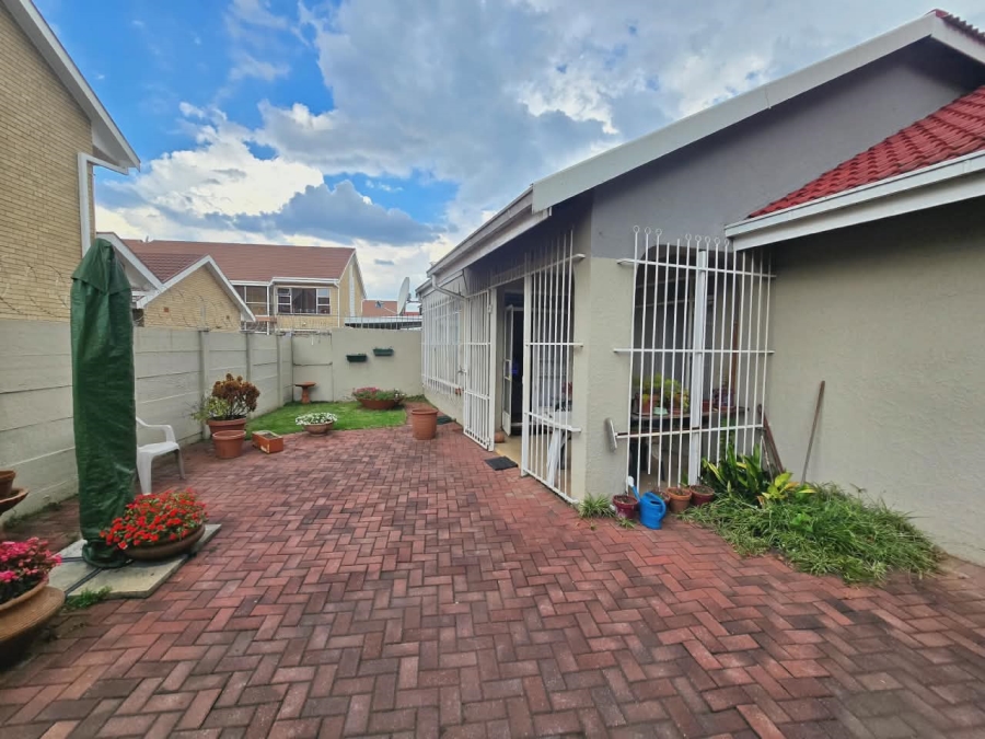 3 Bedroom Property for Sale in Three Rivers Proper Gauteng