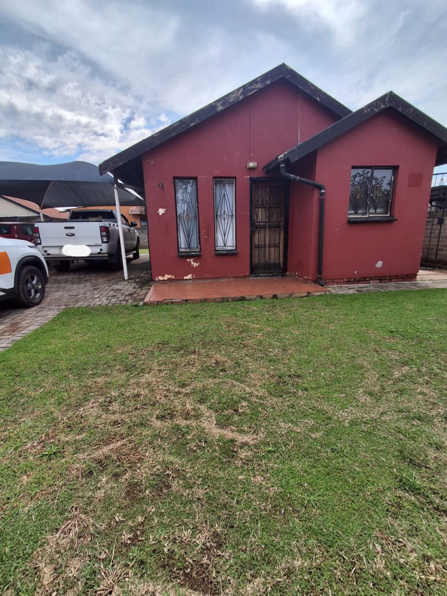 2 Bedroom Property for Sale in Unitas Park Gauteng