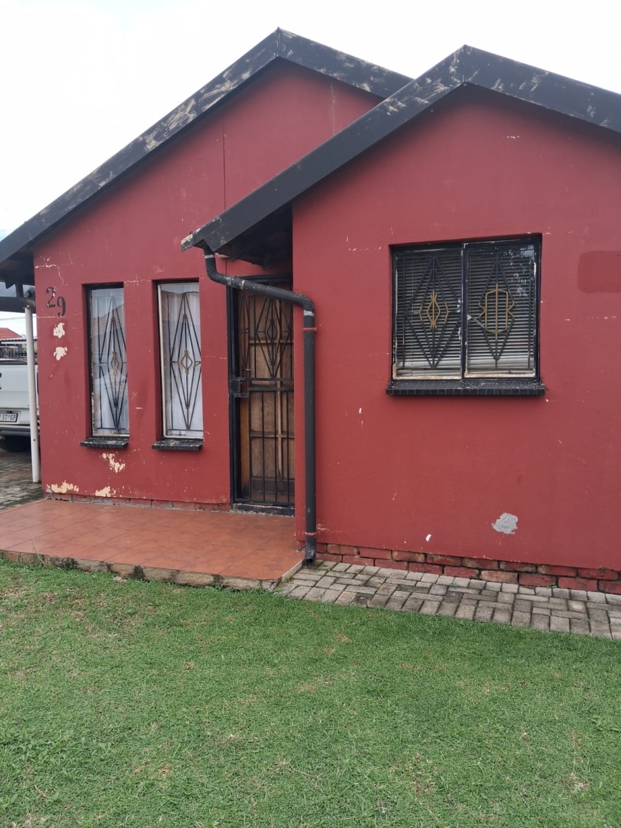 2 Bedroom Property for Sale in Unitas Park Gauteng