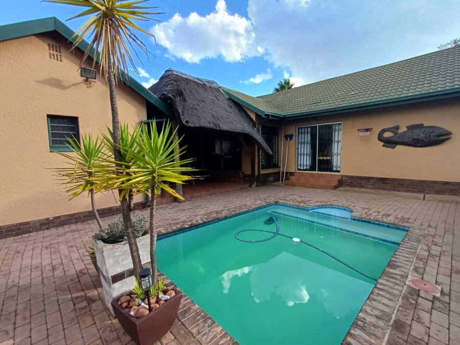 4 Bedroom Property for Sale in Vanderbijlpark SE 6 Gauteng