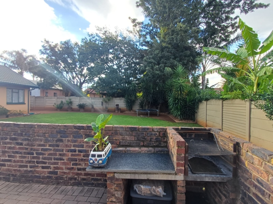 4 Bedroom Property for Sale in Vanderbijlpark SE 6 Gauteng