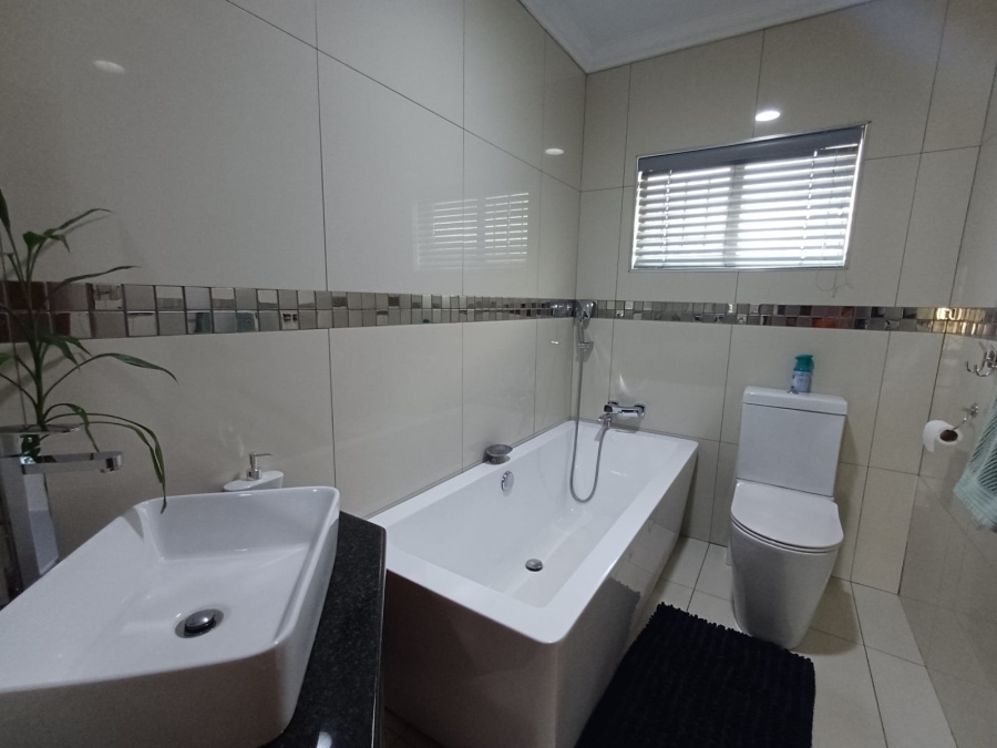 4 Bedroom Property for Sale in Vanderbijlpark SE 6 Gauteng