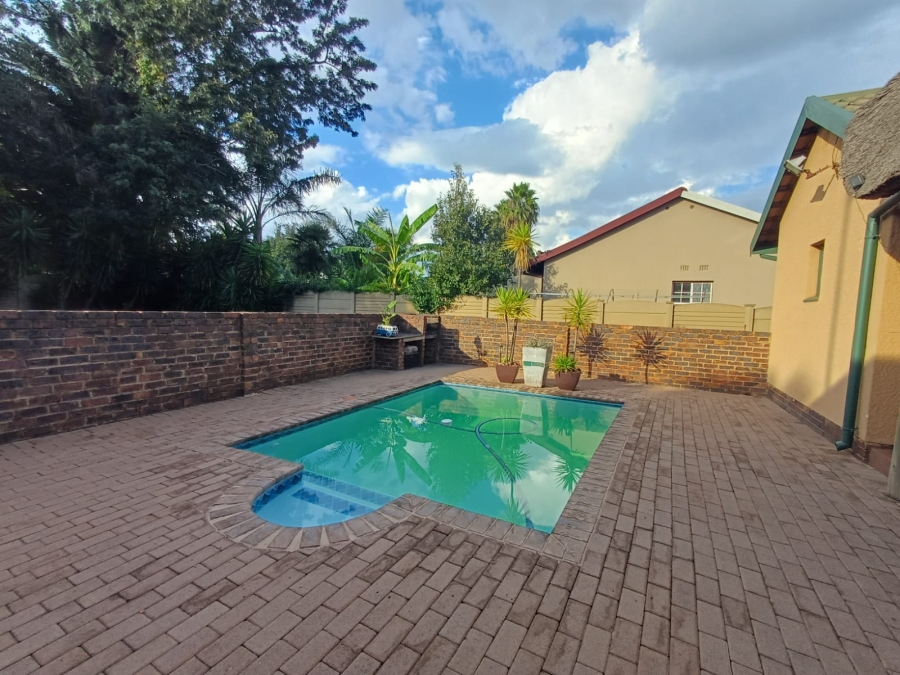 4 Bedroom Property for Sale in Vanderbijlpark SE 6 Gauteng