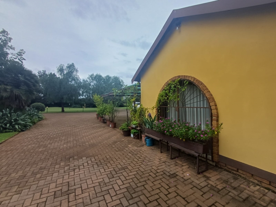 4 Bedroom Property for Sale in Mullerstuine Gauteng
