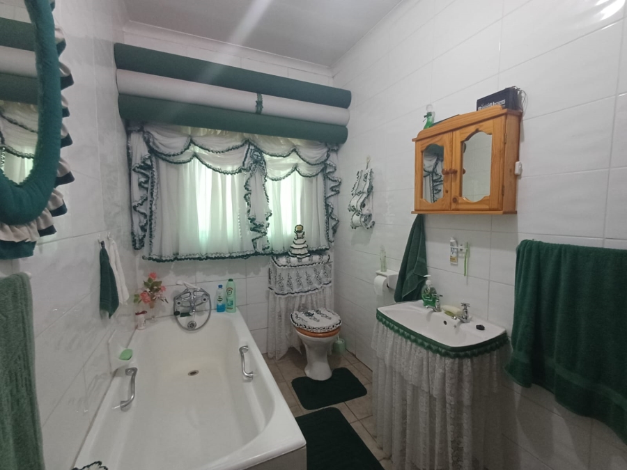 4 Bedroom Property for Sale in Mullerstuine Gauteng