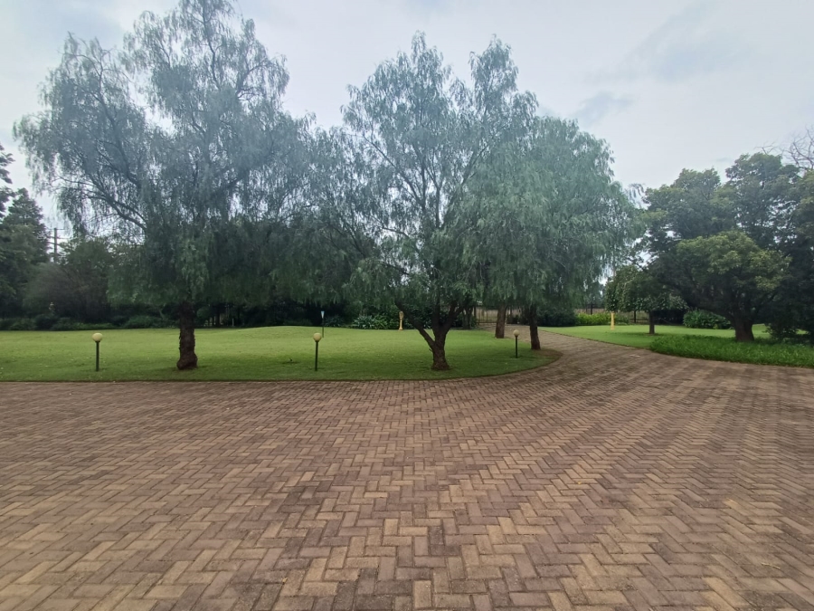 4 Bedroom Property for Sale in Mullerstuine Gauteng