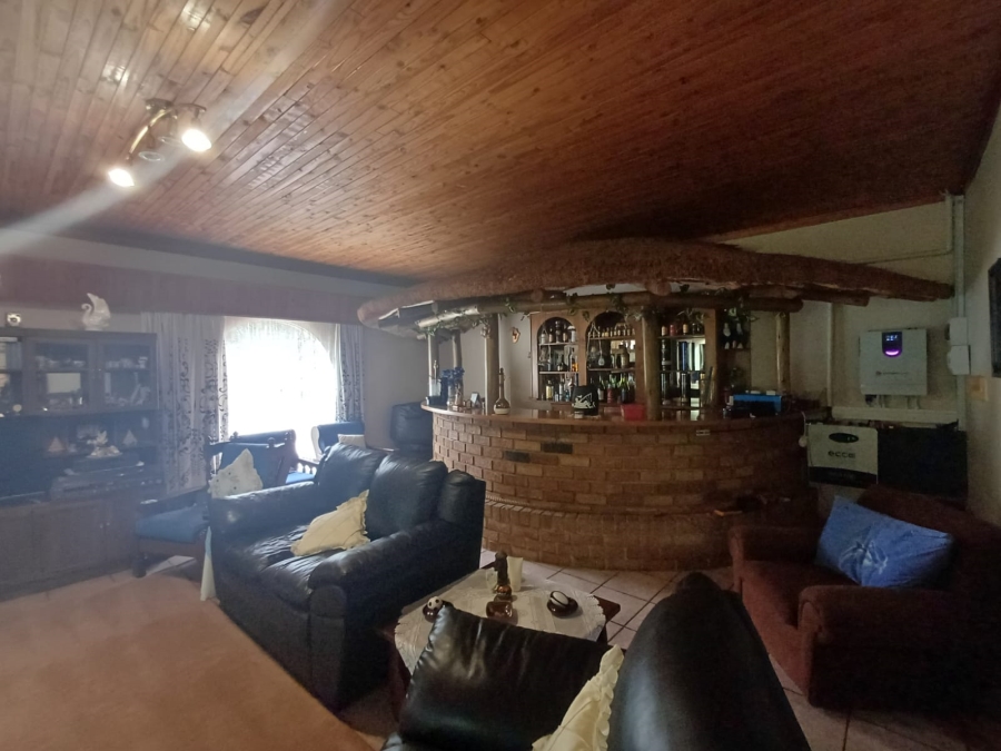 4 Bedroom Property for Sale in Mullerstuine Gauteng