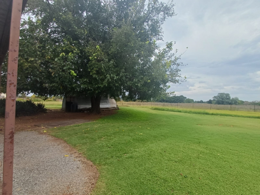 4 Bedroom Property for Sale in Mullerstuine Gauteng
