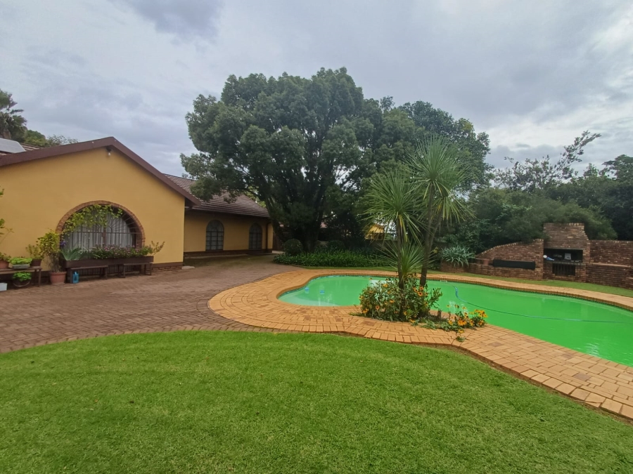 4 Bedroom Property for Sale in Mullerstuine Gauteng