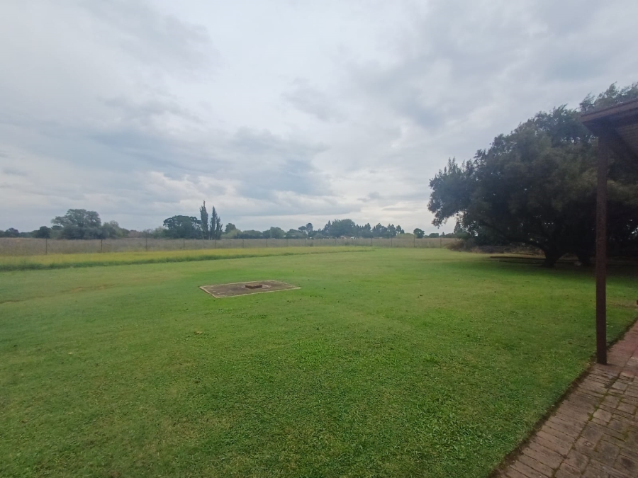 4 Bedroom Property for Sale in Mullerstuine Gauteng