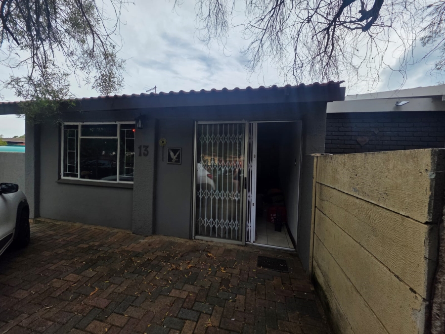 To Let 1 Bedroom Property for Rent in Brackenhurst Gauteng