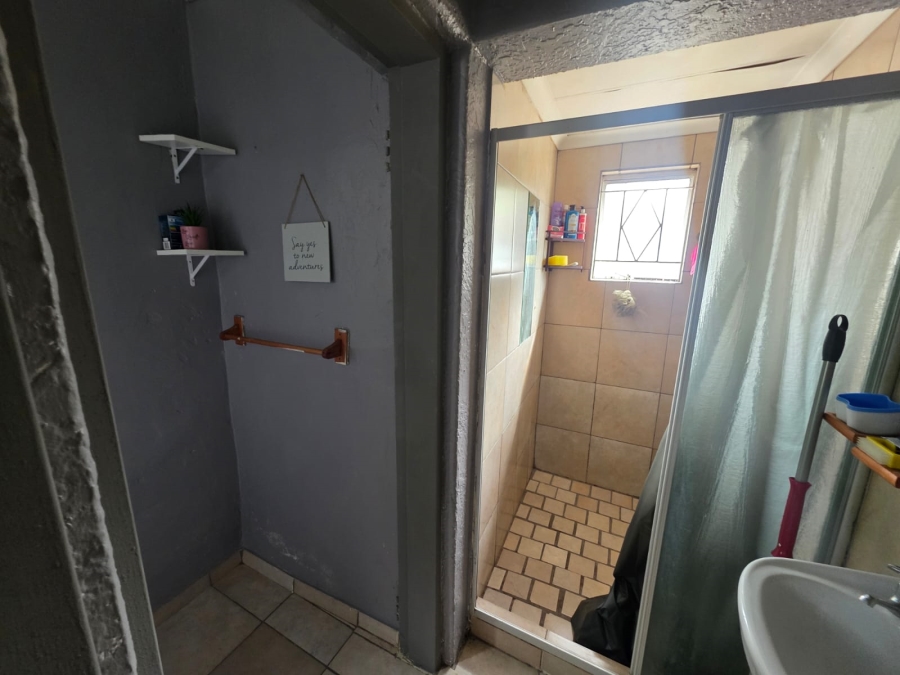 To Let 1 Bedroom Property for Rent in Brackenhurst Gauteng