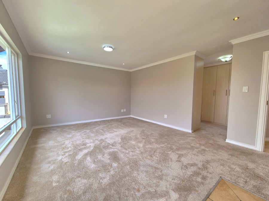 4 Bedroom Property for Sale in Helderwyk Gauteng