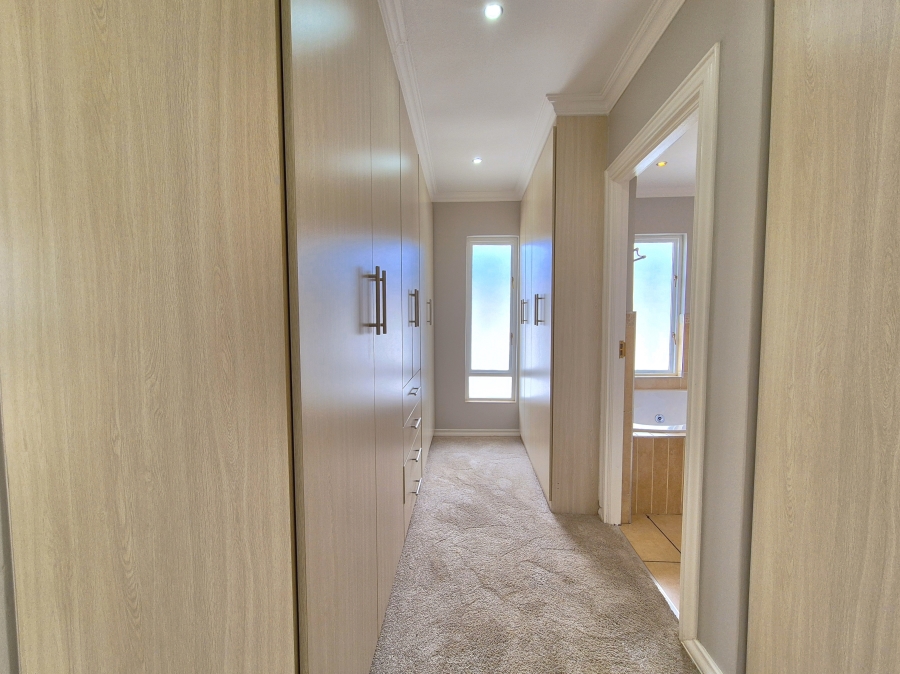 4 Bedroom Property for Sale in Helderwyk Gauteng