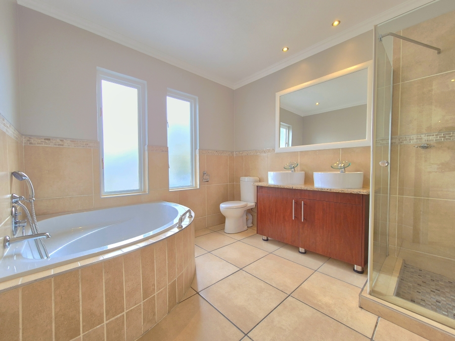 4 Bedroom Property for Sale in Helderwyk Gauteng