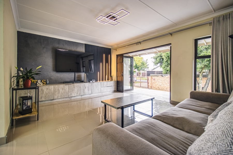 3 Bedroom Property for Sale in Hurlyvale Gauteng