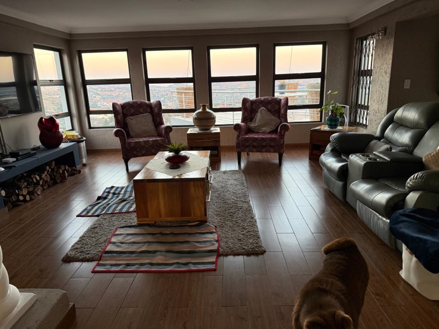 7 Bedroom Property for Sale in Ridgeway Gauteng