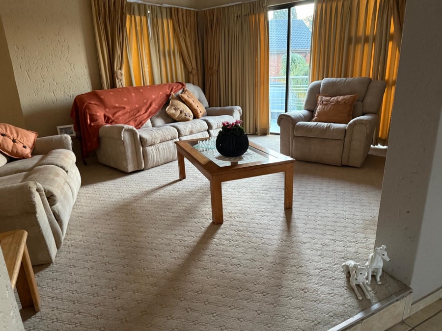 7 Bedroom Property for Sale in Ridgeway Gauteng