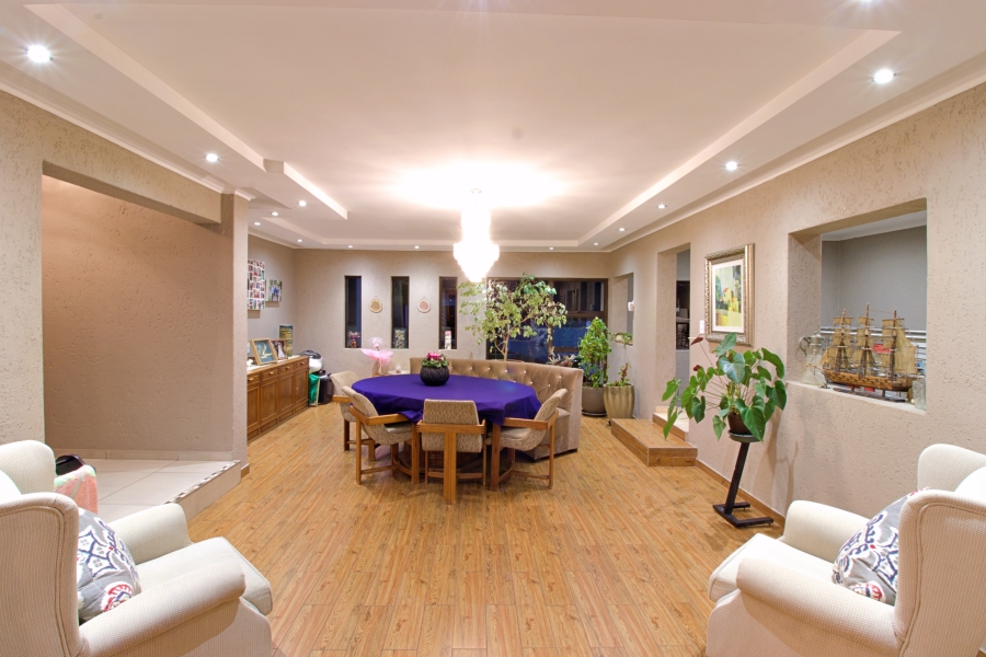 7 Bedroom Property for Sale in Ridgeway Gauteng