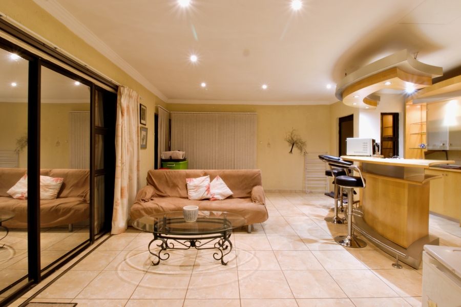 7 Bedroom Property for Sale in Ridgeway Gauteng