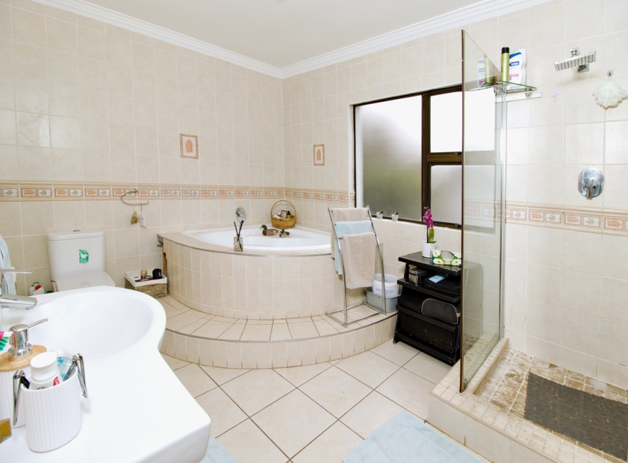 7 Bedroom Property for Sale in Ridgeway Gauteng