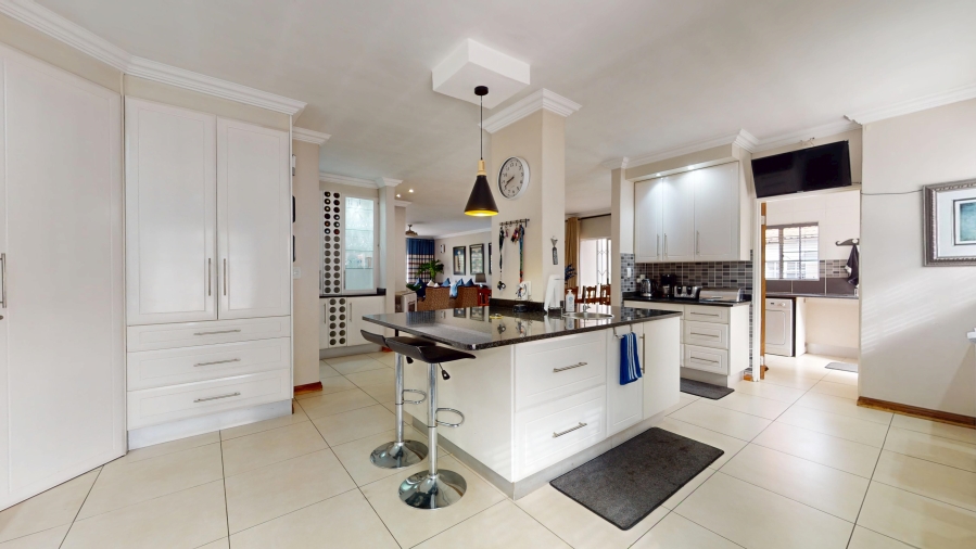 4 Bedroom Property for Sale in Lakefield Gauteng