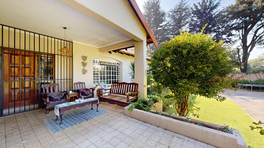 4 Bedroom Property for Sale in Lakefield Gauteng