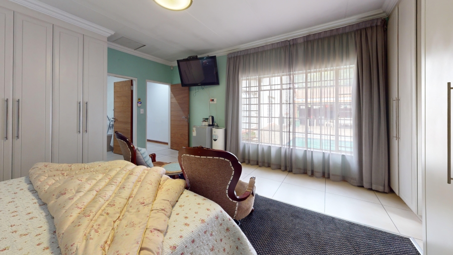 4 Bedroom Property for Sale in Lakefield Gauteng