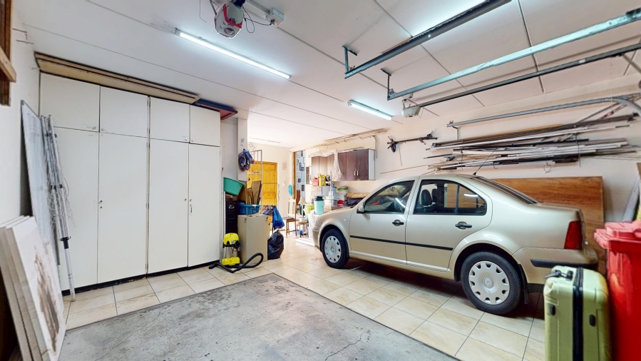 4 Bedroom Property for Sale in Lakefield Gauteng