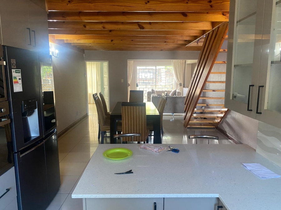 5 Bedroom Property for Sale in Illiondale Gauteng