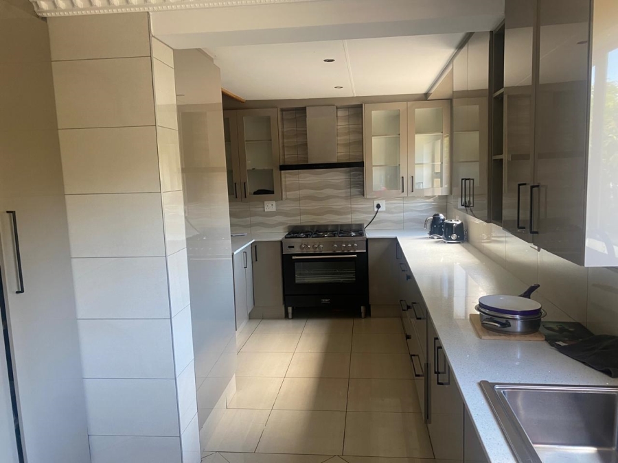 5 Bedroom Property for Sale in Illiondale Gauteng
