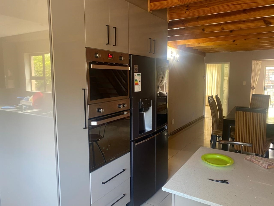 5 Bedroom Property for Sale in Illiondale Gauteng