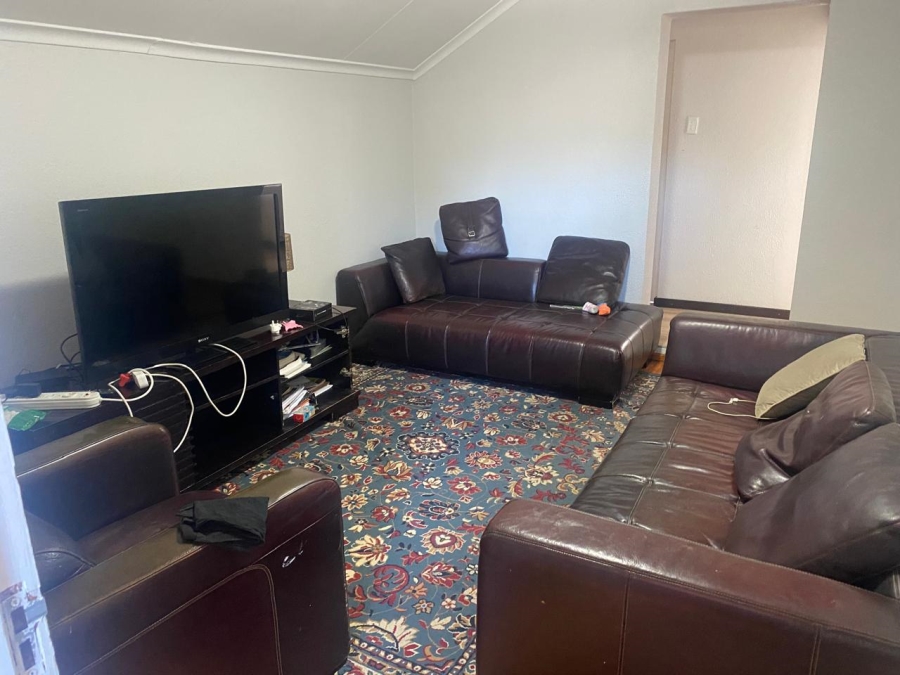 5 Bedroom Property for Sale in Illiondale Gauteng
